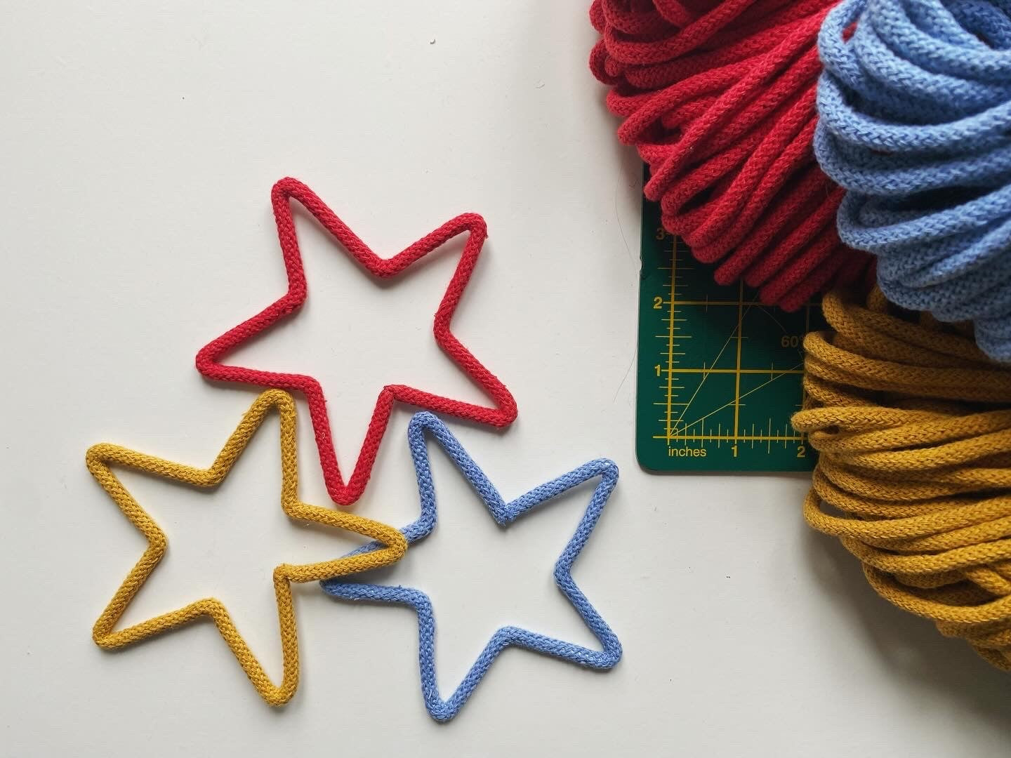 Wire star figures. 