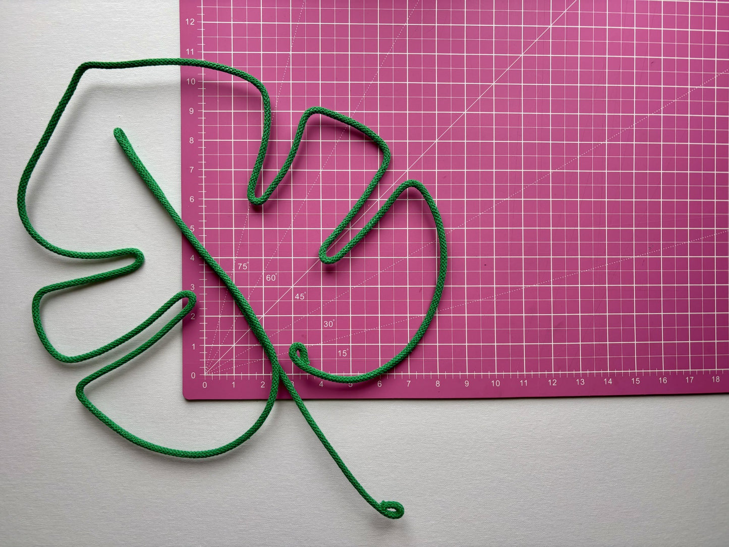 Extra large wire green leaf on pink cutting mat